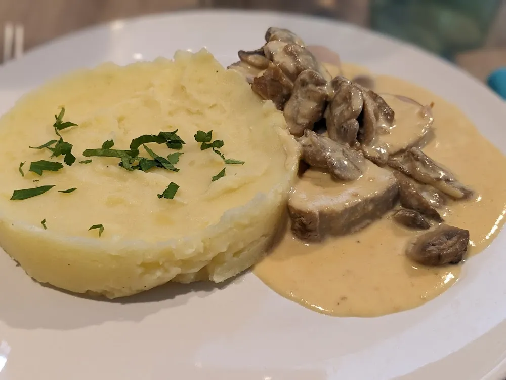 Filet Mignon de Porc Roi Rose À la Crème - Purée de Pommes de Terre Et Champignons